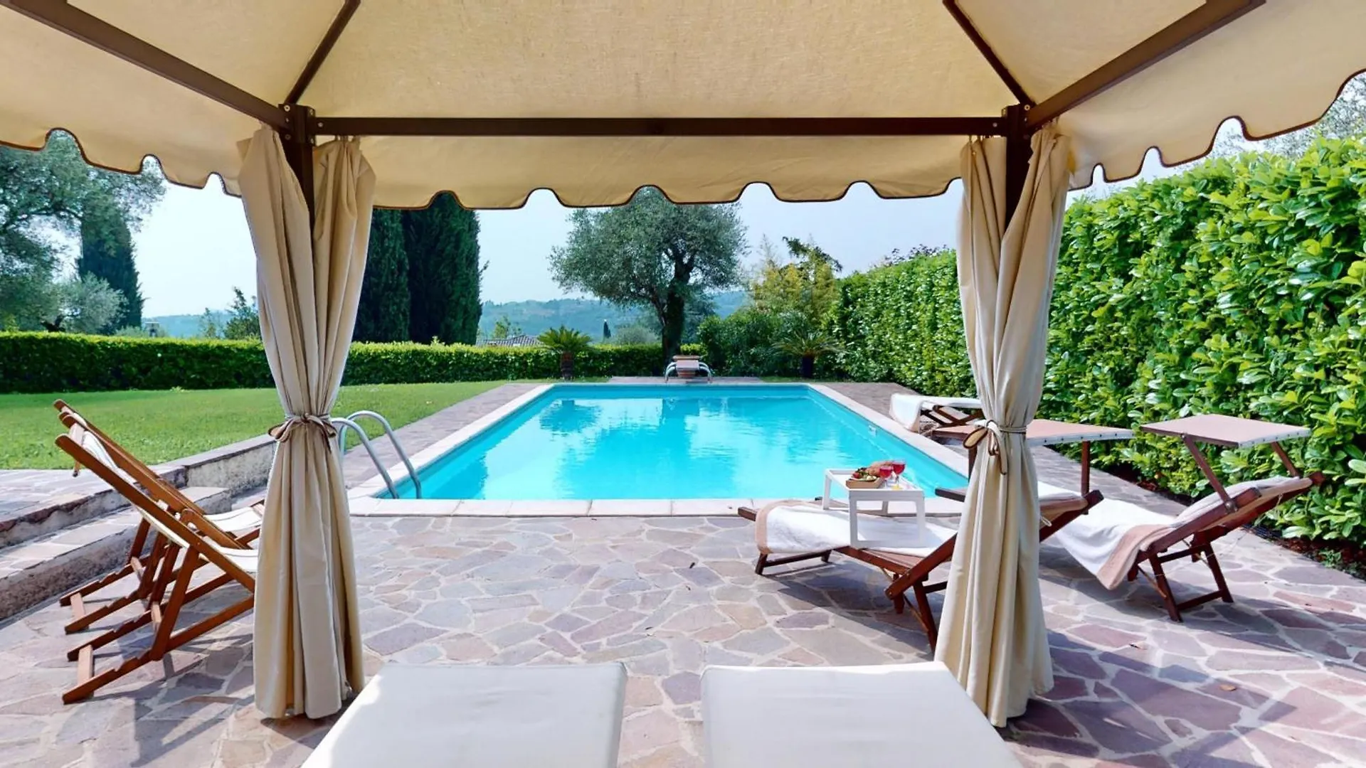 Villa Oleandri-Bgl 萨罗
