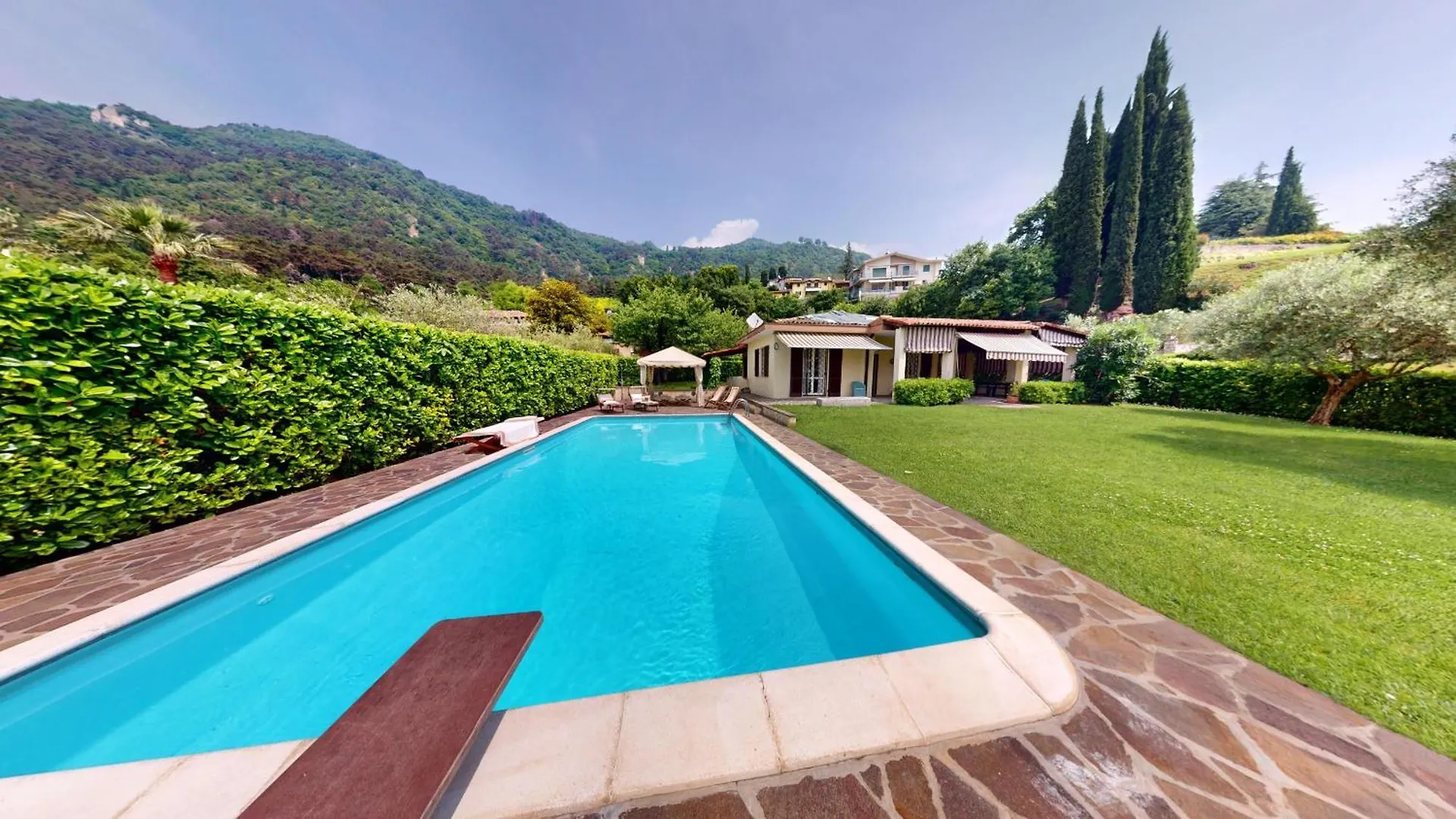 Villa Oleandri-Bgl 萨罗