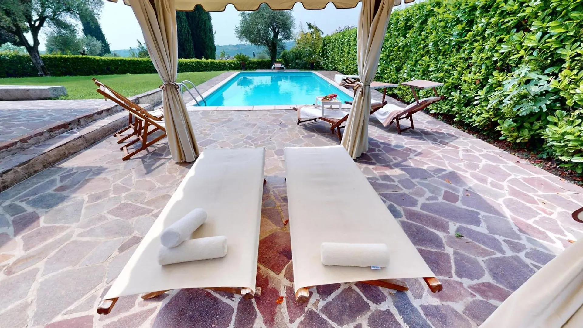 Villa Oleandri-Bgl 萨罗