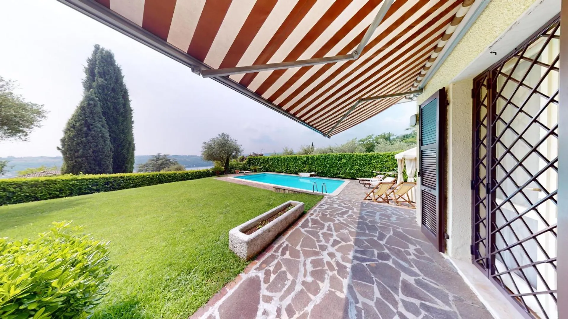 Villa Oleandri-Bgl 萨罗