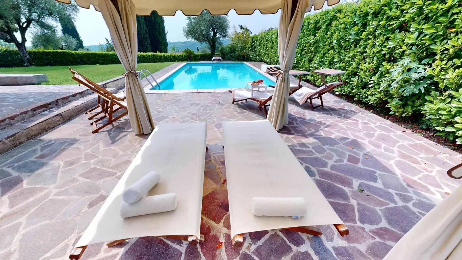 Villa Oleandri-Bgl 萨罗